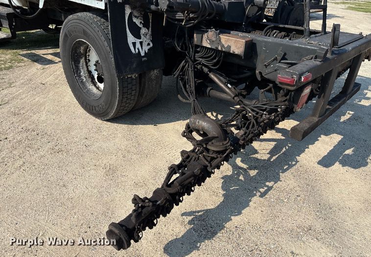 image for item EC3729 2006 Ford F650 Super Duty oil distributor truck