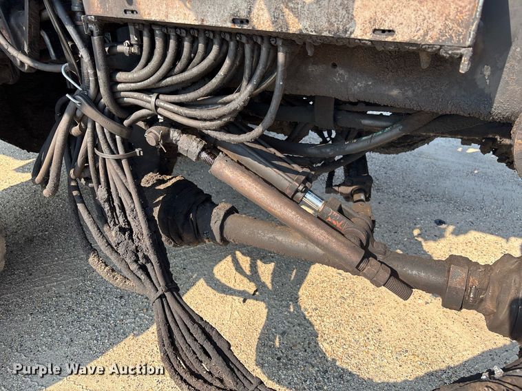 image for item EC3729 2006 Ford F650 Super Duty oil distributor truck