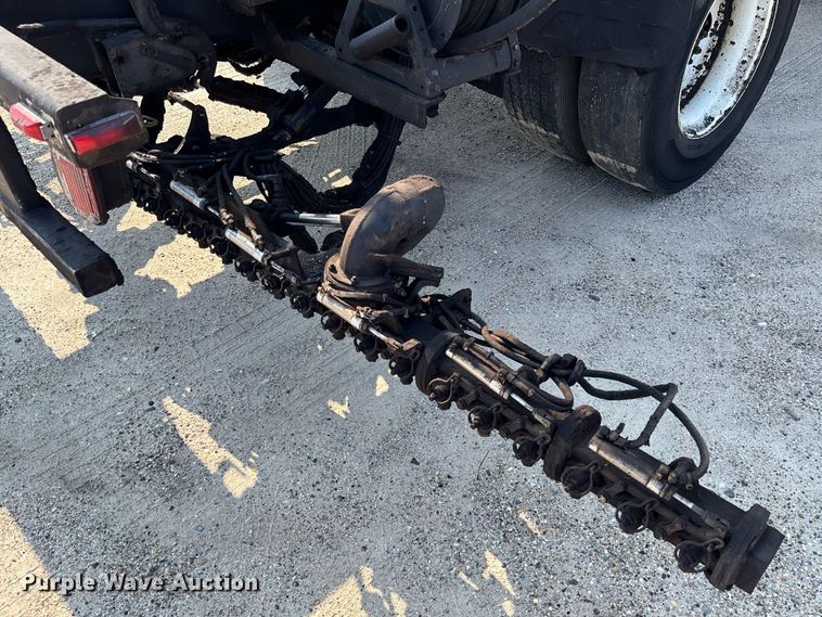 image for item EC3729 2006 Ford F650 Super Duty oil distributor truck