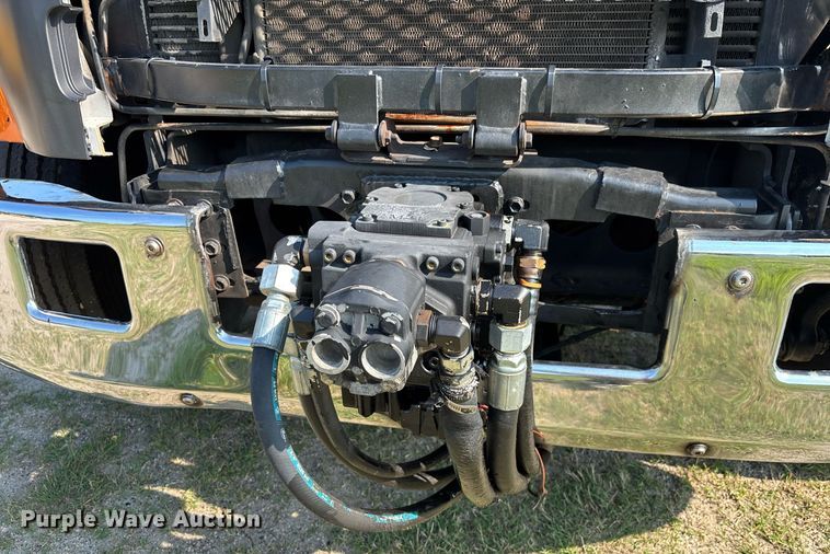 image for item EC3729 2006 Ford F650 Super Duty oil distributor truck