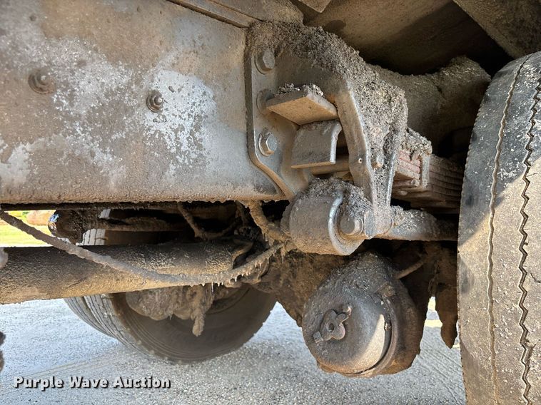 image for item EC3729 2006 Ford F650 Super Duty oil distributor truck