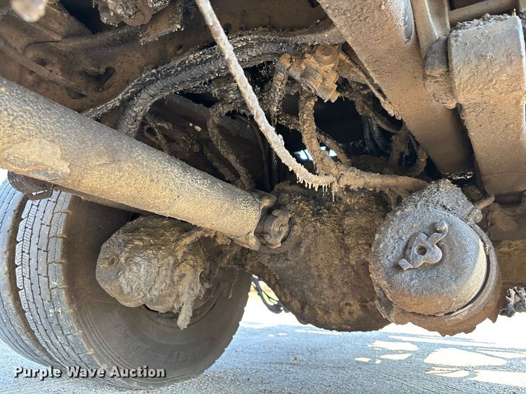 image for item EC3729 2006 Ford F650 Super Duty oil distributor truck