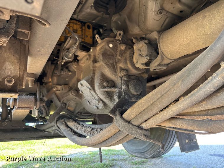 image for item EC3729 2006 Ford F650 Super Duty oil distributor truck