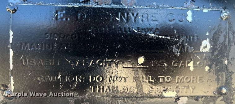 image for item EC3729 2006 Ford F650 Super Duty oil distributor truck