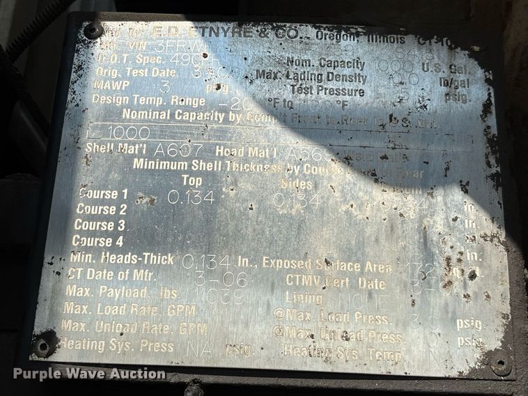 image for item EC3729 2006 Ford F650 Super Duty oil distributor truck