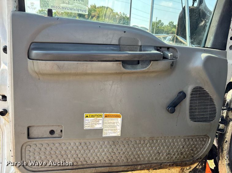 image for item EC3729 2006 Ford F650 Super Duty oil distributor truck