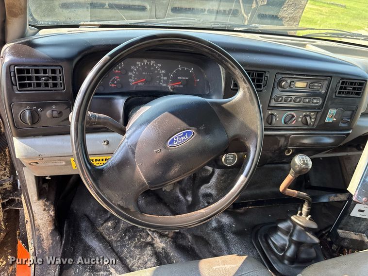 image for item EC3729 2006 Ford F650 Super Duty oil distributor truck