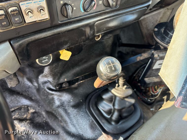 image for item EC3729 2006 Ford F650 Super Duty oil distributor truck