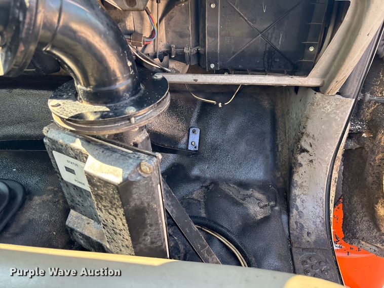 image for item EC3729 2006 Ford F650 Super Duty oil distributor truck