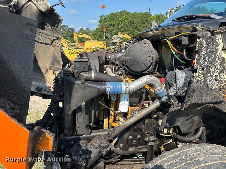 image for item EC3729 2006 Ford F650 Super Duty oil distributor truck