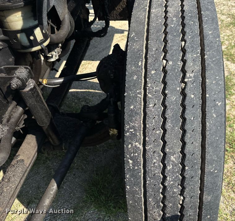 image for item EC3729 2006 Ford F650 Super Duty oil distributor truck