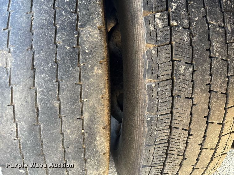 image for item EC3729 2006 Ford F650 Super Duty oil distributor truck