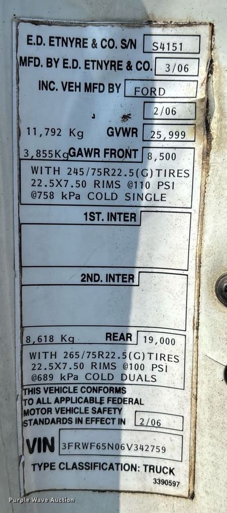 image for item EC3729 2006 Ford F650 Super Duty oil distributor truck