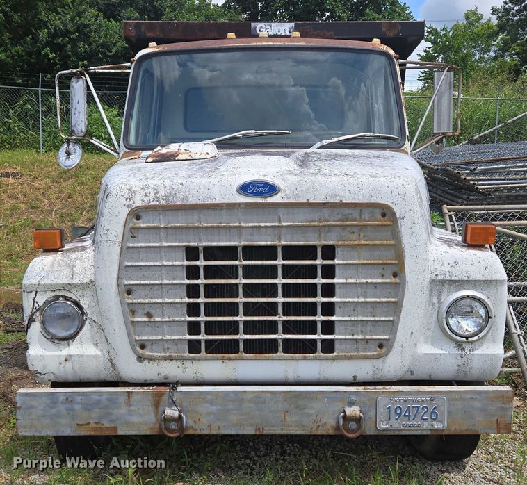 image for item EC4341 1985 Ford F700 dump truck