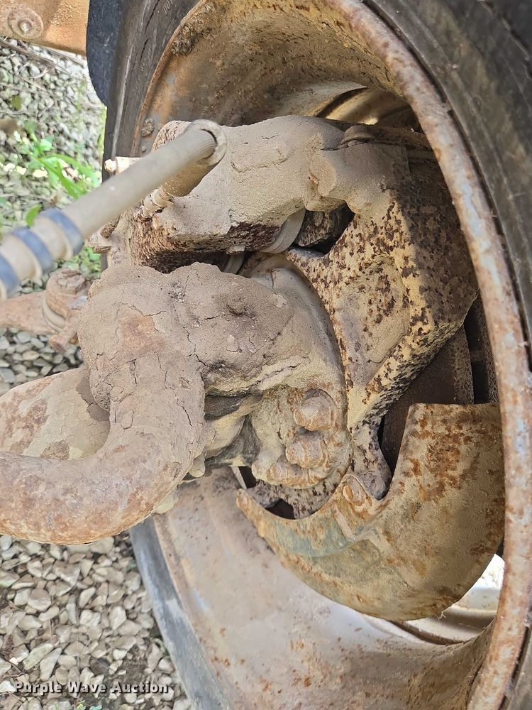 image for item EC4341 1985 Ford F700 dump truck