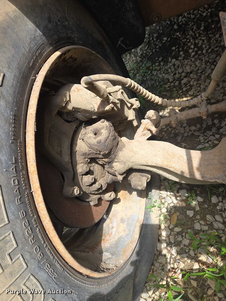 image for item EC4341 1985 Ford F700 dump truck