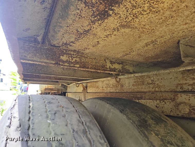 image for item EC4341 1985 Ford F700 dump truck