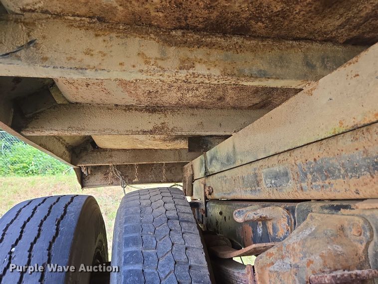 image for item EC4341 1985 Ford F700 dump truck