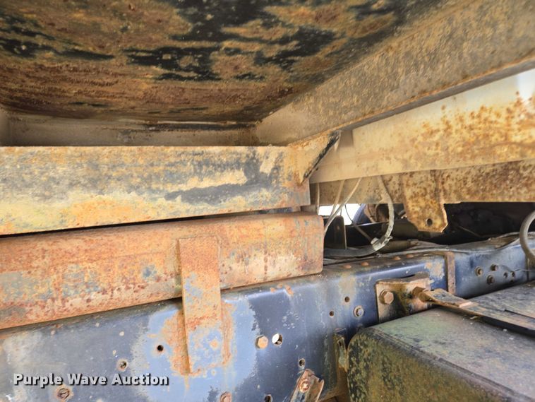 image for item EC4341 1985 Ford F700 dump truck