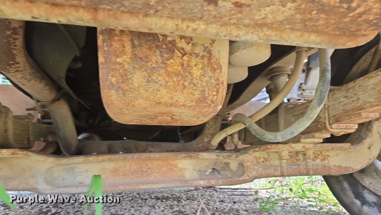 image for item EC4341 1985 Ford F700 dump truck