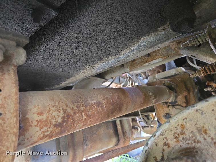 image for item EC4341 1985 Ford F700 dump truck