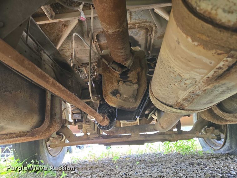 image for item EC4341 1985 Ford F700 dump truck