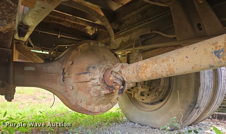 image for item EC4341 1985 Ford F700 dump truck