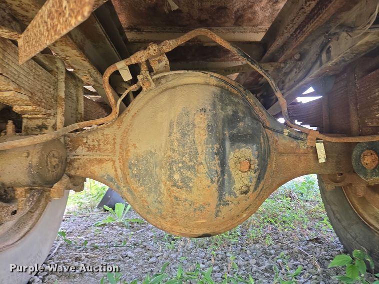 image for item EC4341 1985 Ford F700 dump truck