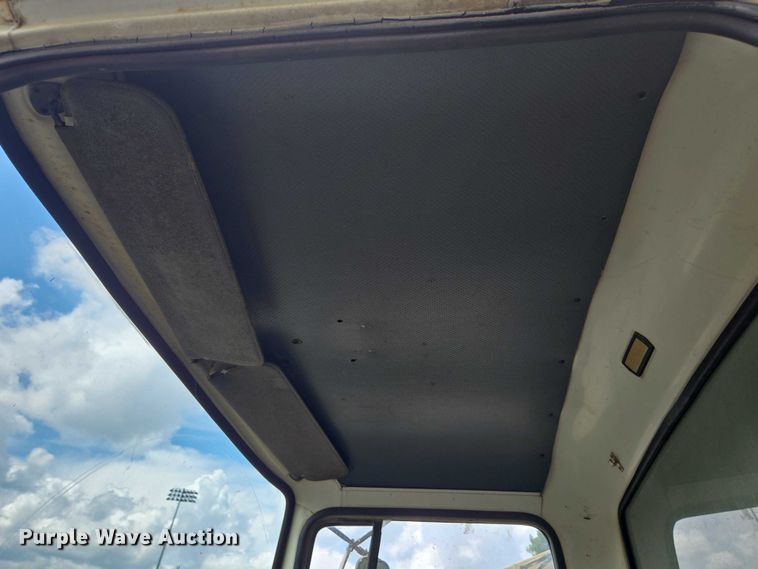 image for item EC4341 1985 Ford F700 dump truck