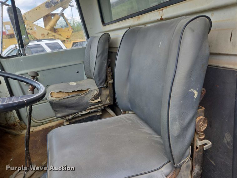 image for item EC4341 1985 Ford F700 dump truck