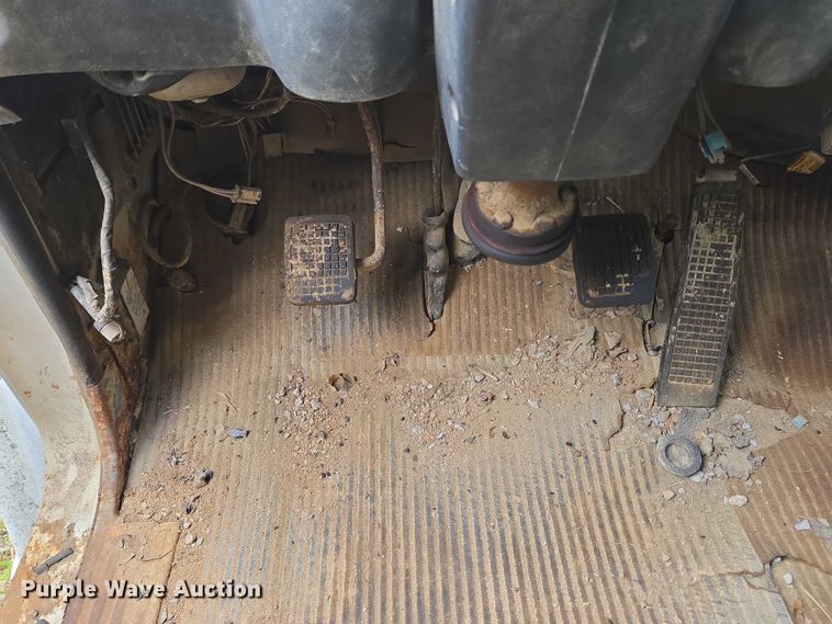 image for item EC4341 1985 Ford F700 dump truck