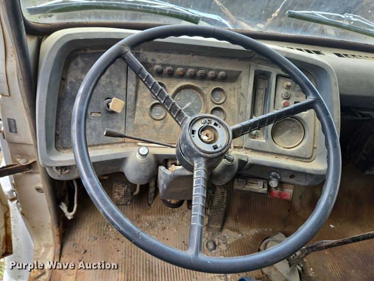 image for item EC4341 1985 Ford F700 dump truck