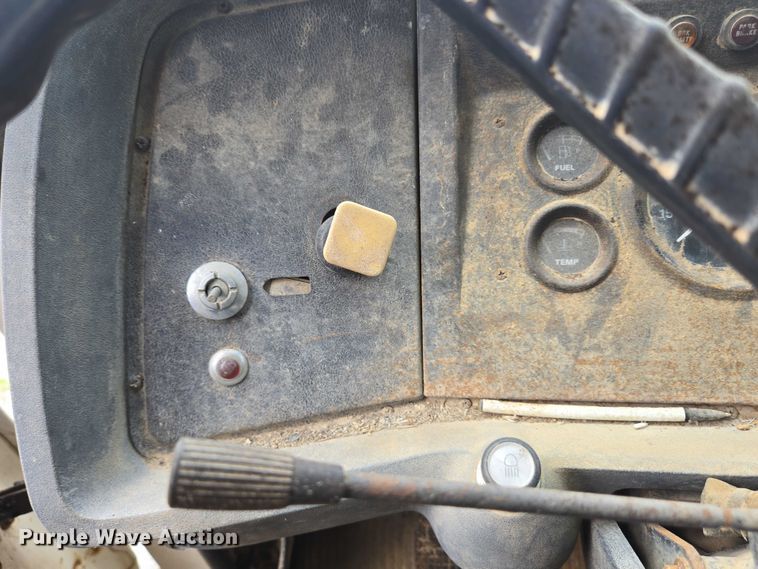 image for item EC4341 1985 Ford F700 dump truck