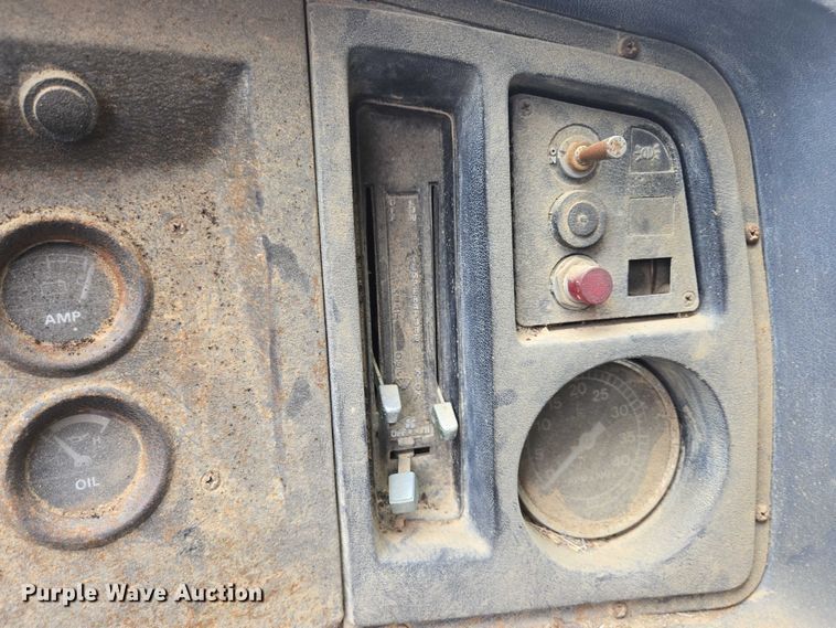 image for item EC4341 1985 Ford F700 dump truck