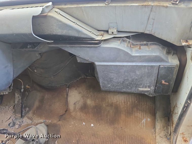 image for item EC4341 1985 Ford F700 dump truck