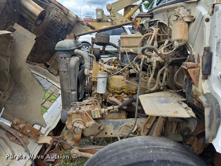 image for item EC4341 1985 Ford F700 dump truck