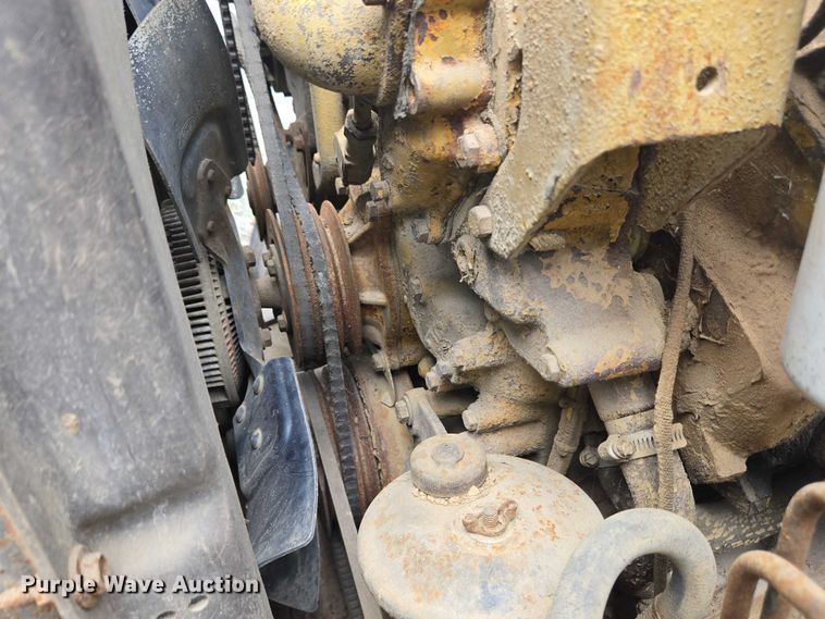 image for item EC4341 1985 Ford F700 dump truck