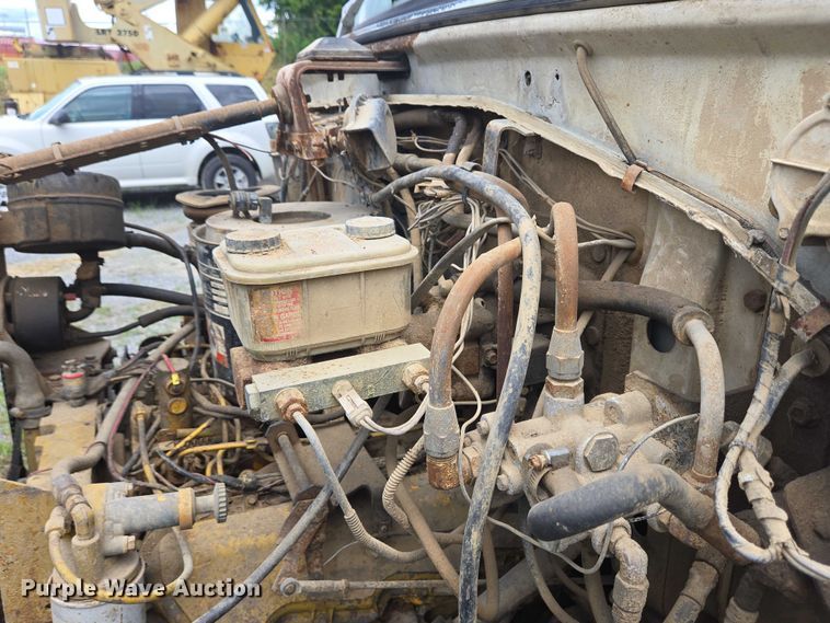 image for item EC4341 1985 Ford F700 dump truck