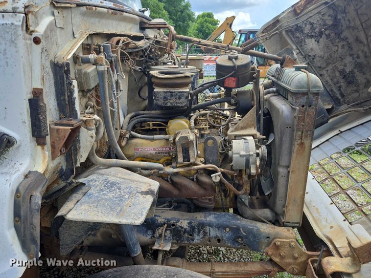 image for item EC4341 1985 Ford F700 dump truck