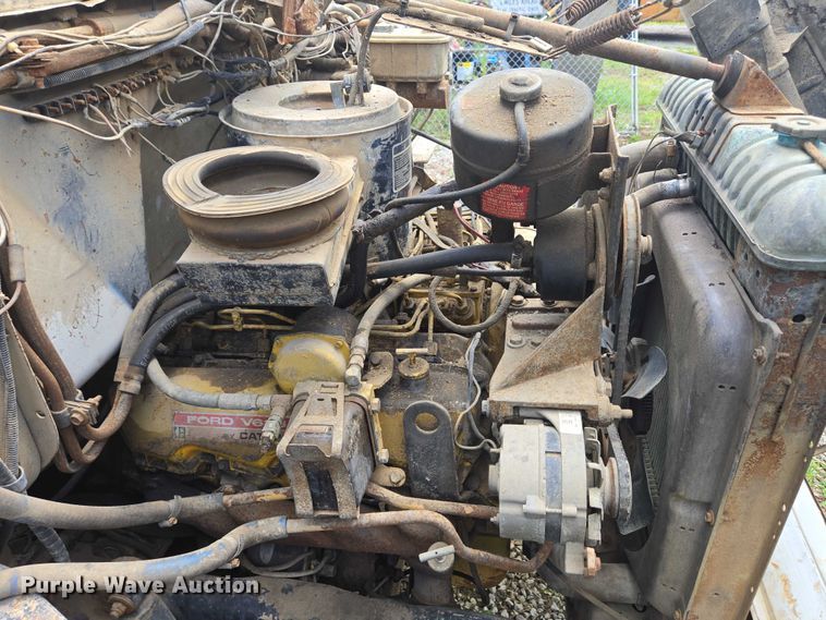 image for item EC4341 1985 Ford F700 dump truck