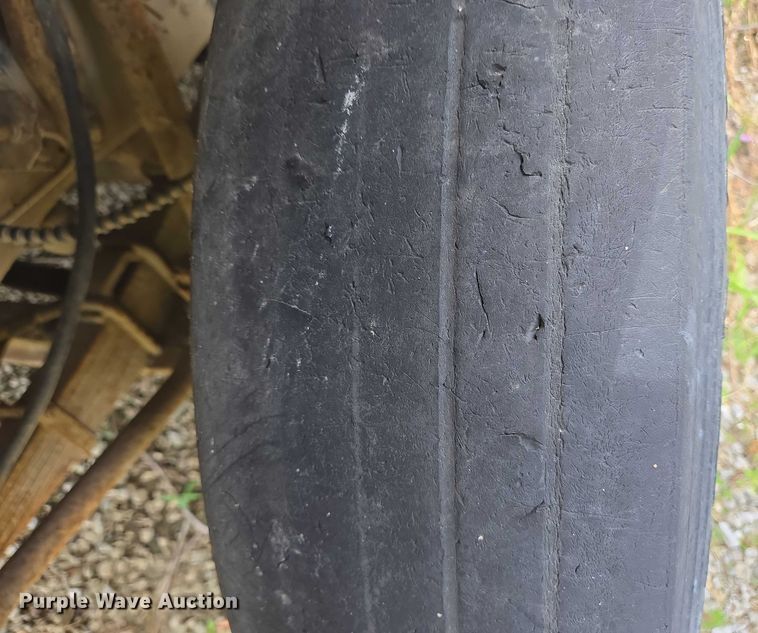 image for item EC4341 1985 Ford F700 dump truck