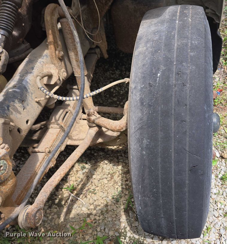 image for item EC4341 1985 Ford F700 dump truck