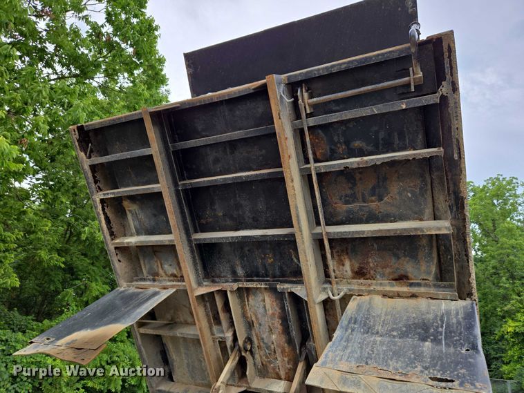 image for item EC4345 2000 GMC C7500 dump truck