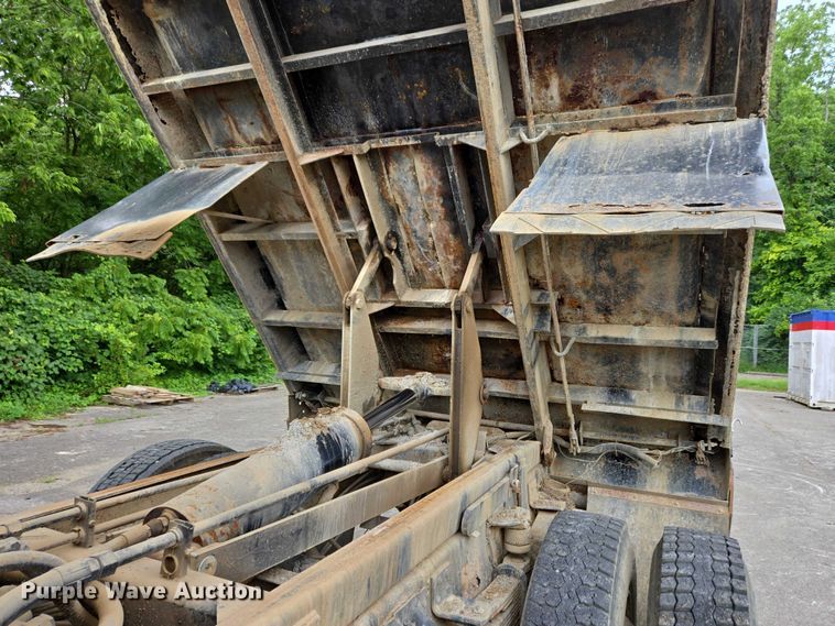 image for item EC4345 2000 GMC C7500 dump truck