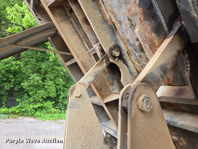 image for item EC4345 2000 GMC C7500 dump truck