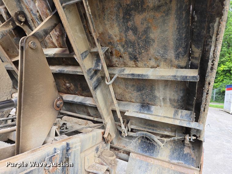 image for item EC4345 2000 GMC C7500 dump truck