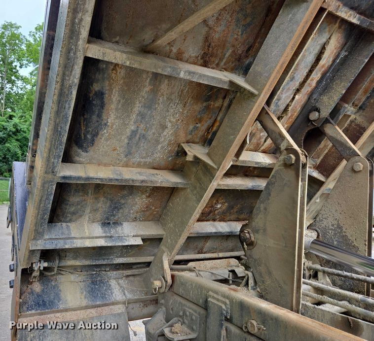 image for item EC4345 2000 GMC C7500 dump truck