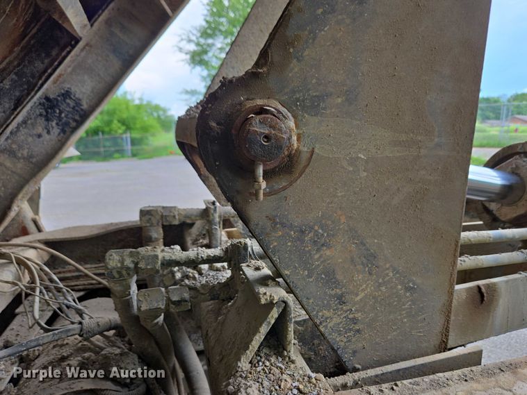 image for item EC4345 2000 GMC C7500 dump truck