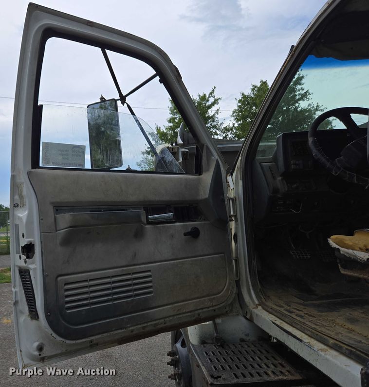 image for item EC4345 2000 GMC C7500 dump truck