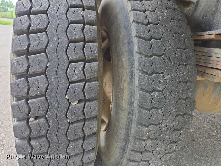 image for item EC4345 2000 GMC C7500 dump truck